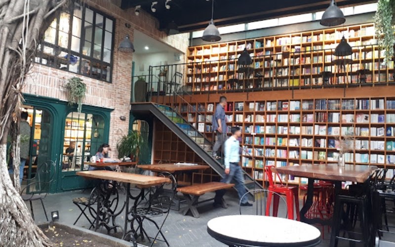 Không gian tiệm cafe Nhã Nam Books N' Coffee