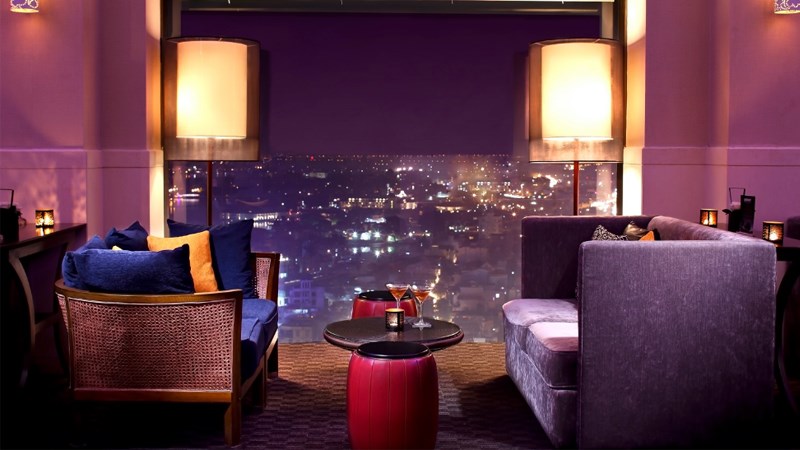 Quán Bar Summit Lounge