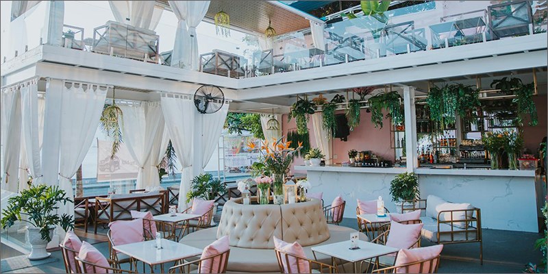 Gazebo Beach Front Lounge & Cafe