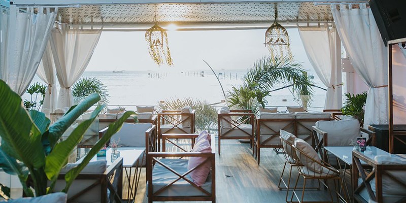 Gazebo Beach Front Lounge & Cafe