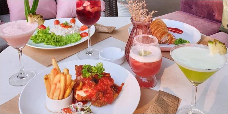 Gazebo Beach Front Lounge & Cafe