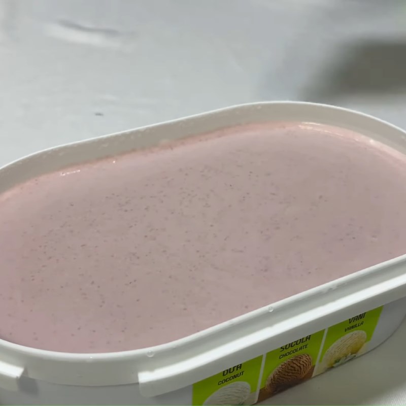 Bước 4 Đổ khuôn và làm đông Kem khoai môn