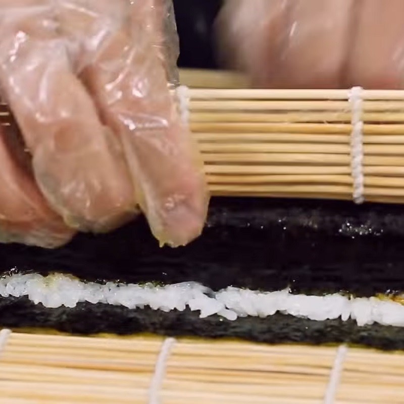 Bước 4 Cuốn sushi Sushi chay nấm rau củ xào