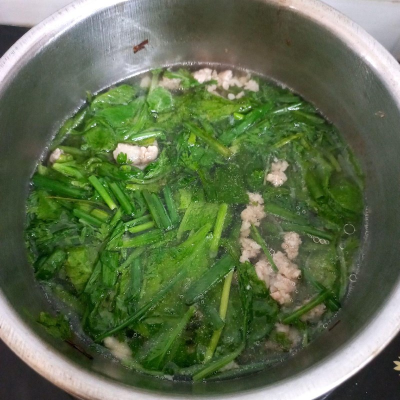 Bước 4 Nấu canh Canh cải xanh thịt bằm