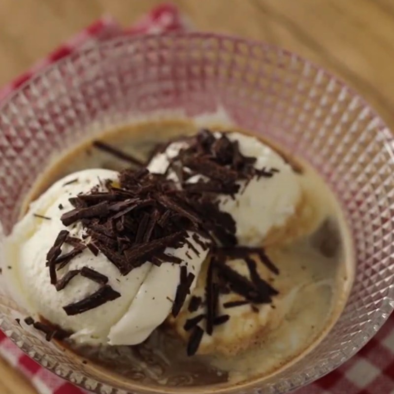 Bước 4 Hoàn thành Affogato - cà phê kem tươi