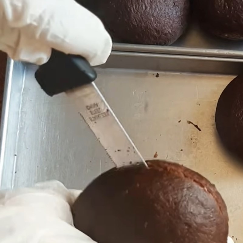Bước 7 Bơm nhân và phủ socola Bánh donut socola chiên