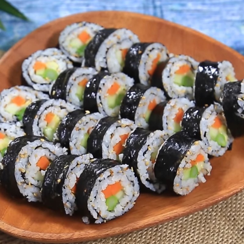 Bước 3 Cuộn cơm Kimbap chay rau củ