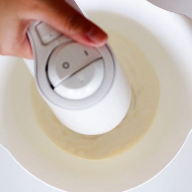 Bước 3 Đánh bông hỗn hợp kem sữa Kem viên