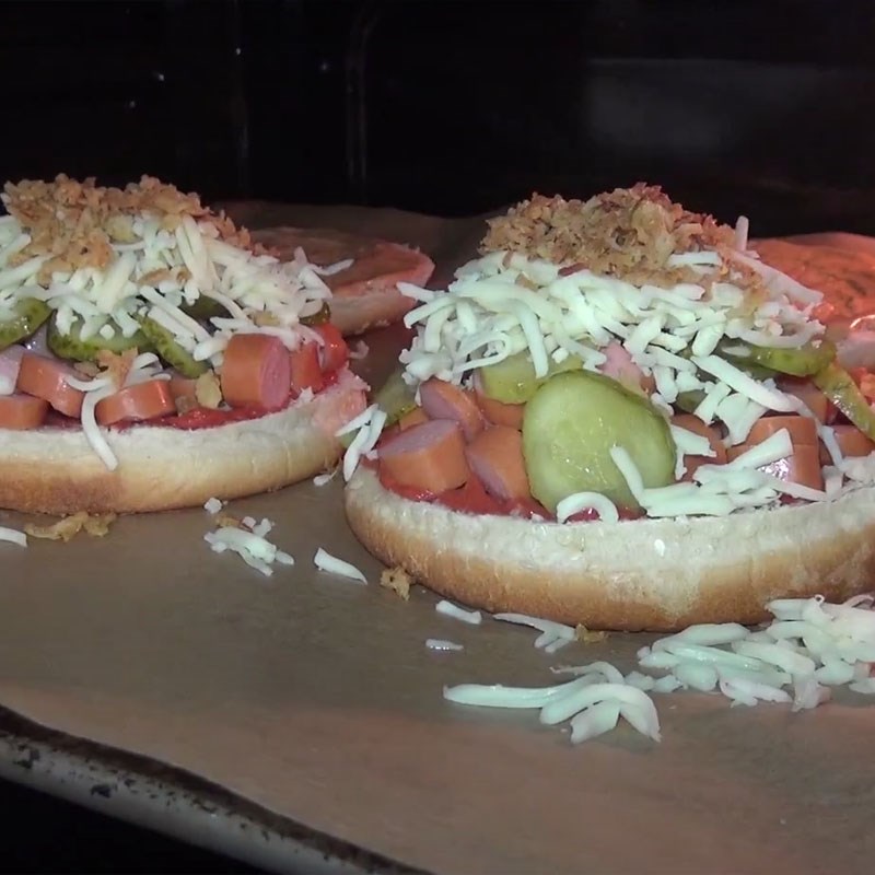 Bước 4 Nướng bánh và hoàn thành Hamburger xúc xích