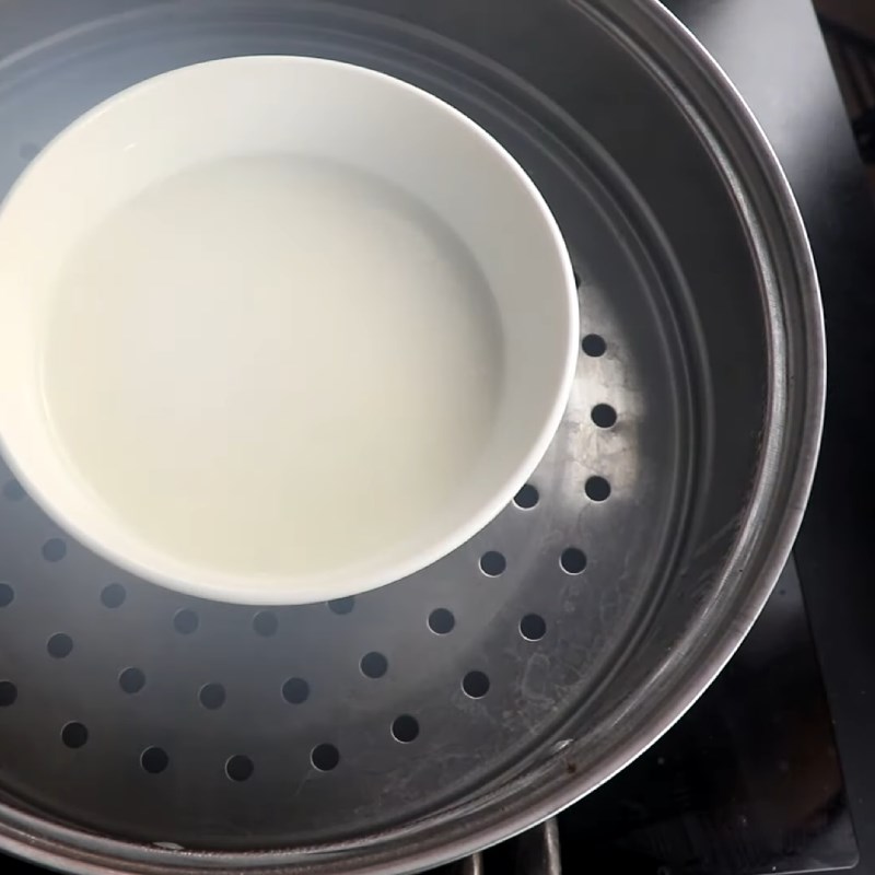 Bước 4 Hấp chín và nhồi vỏ bánh Bánh dẻo bằng bột nếp sống nhân kem trứng sữa dừa