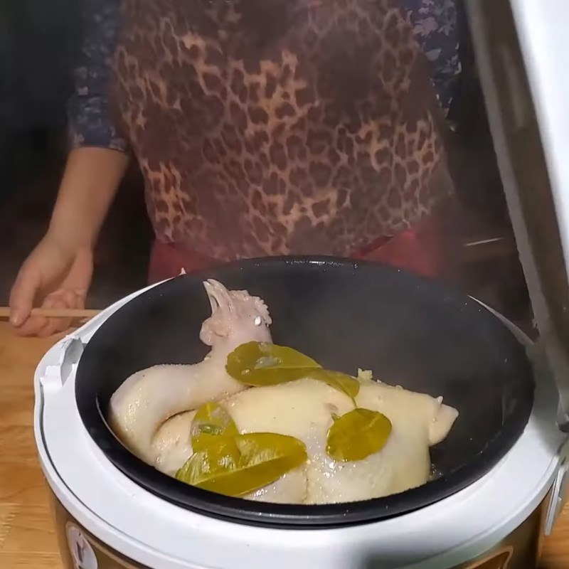 Bước 5 Hoàn thành Gà hấp muối