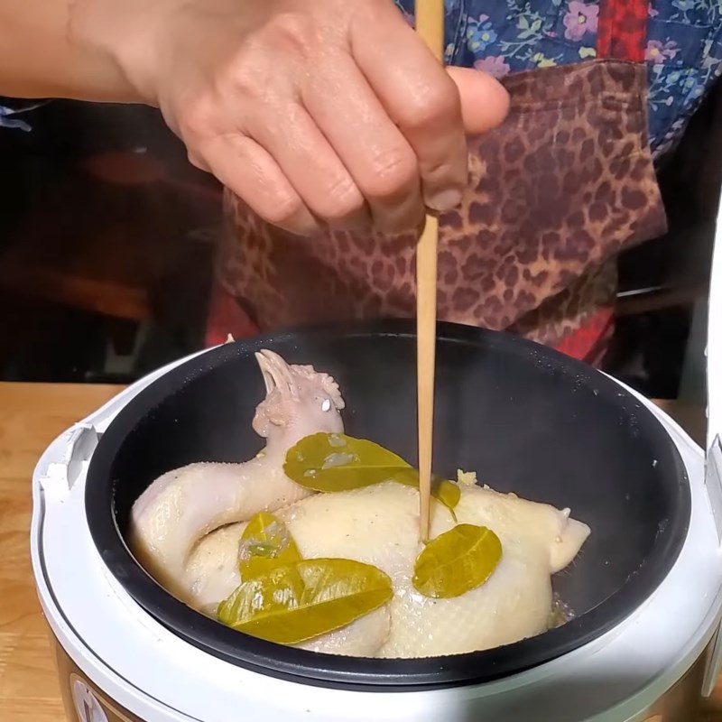 Bước 5 Hoàn thành Gà hấp muối