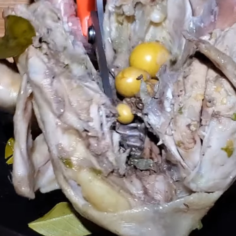Bước 5 Hoàn thành Gà hấp muối