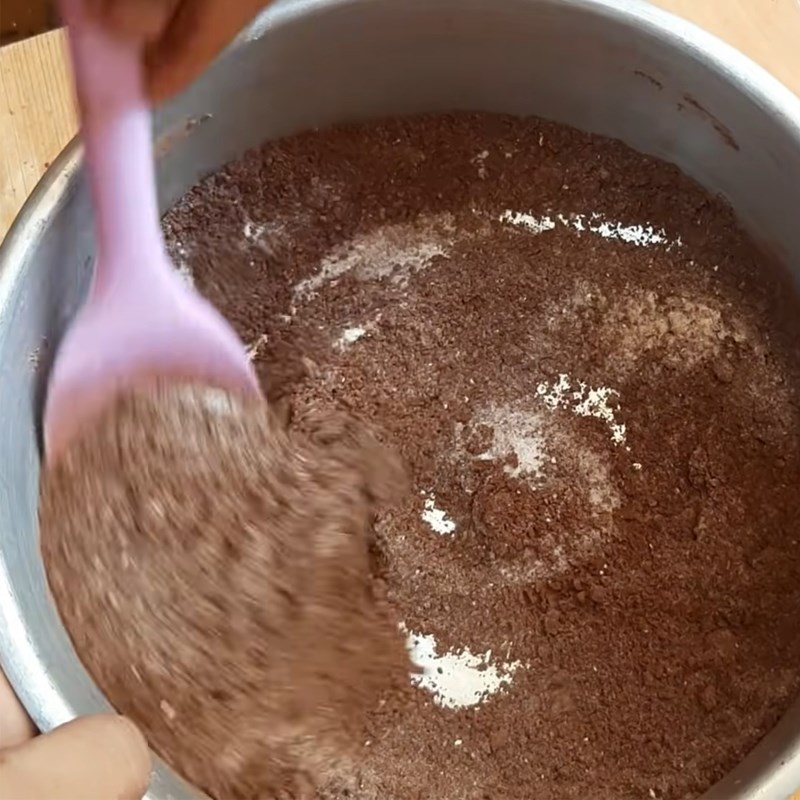 Bước 5 Làm lớp socola phủ ngoài Bánh donut socola chiên