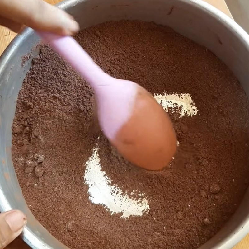 Bước 5 Làm lớp socola phủ ngoài Bánh donut socola chiên