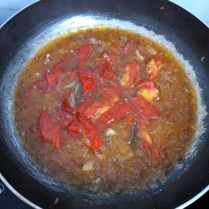 Bước 4 Làm nước sốt cà chua Cá bạc má sốt cà chua