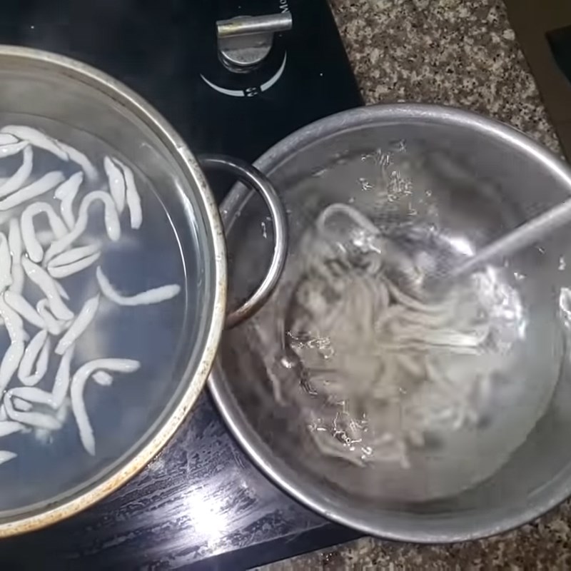Bước 3 Luộc trân châu Trân châu sợi