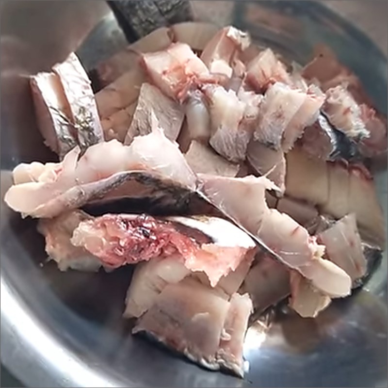 Step 1 Cooking fish and minced meat Chèo dipping sauce