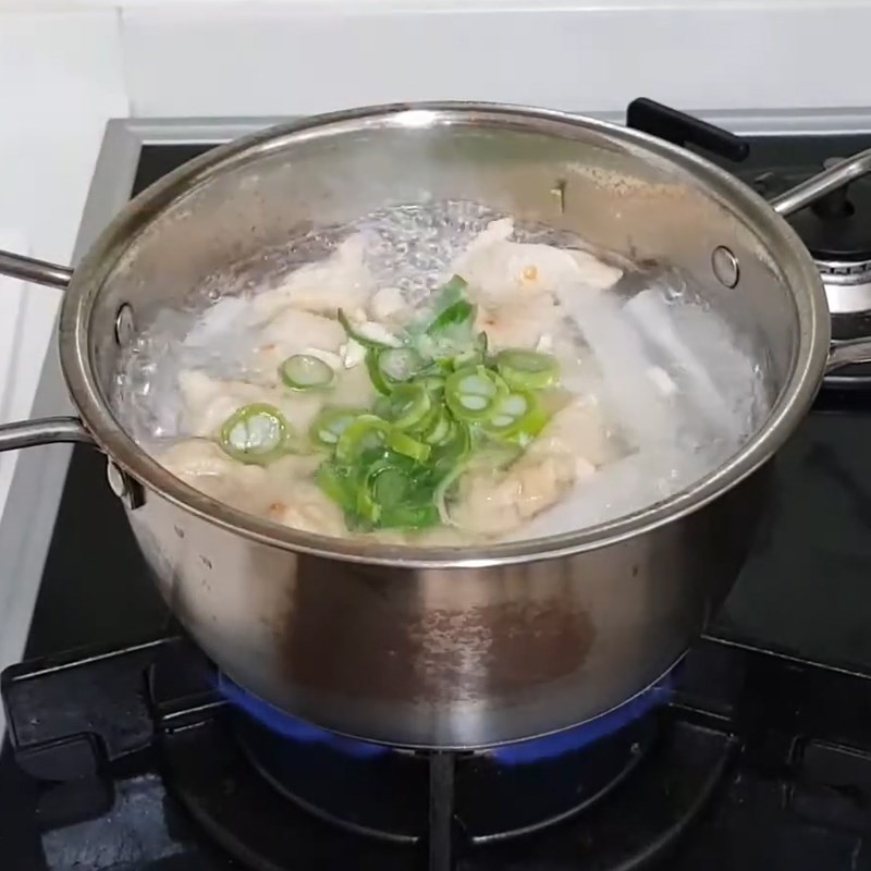 Bước 2 Nấu canh Canh củ cải chả cá Hàn Quốc