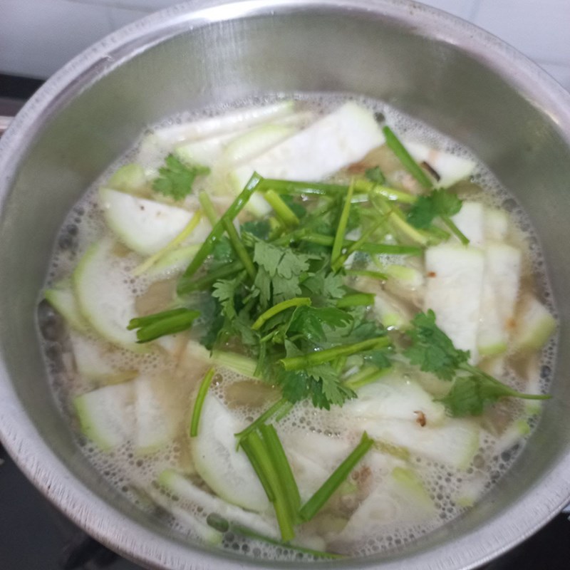 Bước 2 Nấu canh Canh bầu với tôm khô