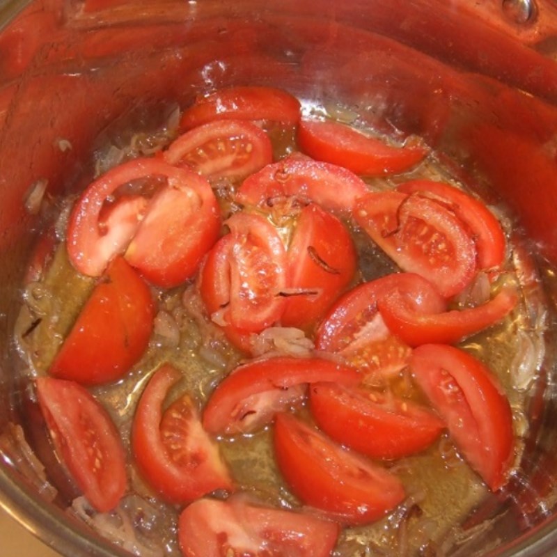 Bước 2 Nấu canh Canh rau muống cà chua