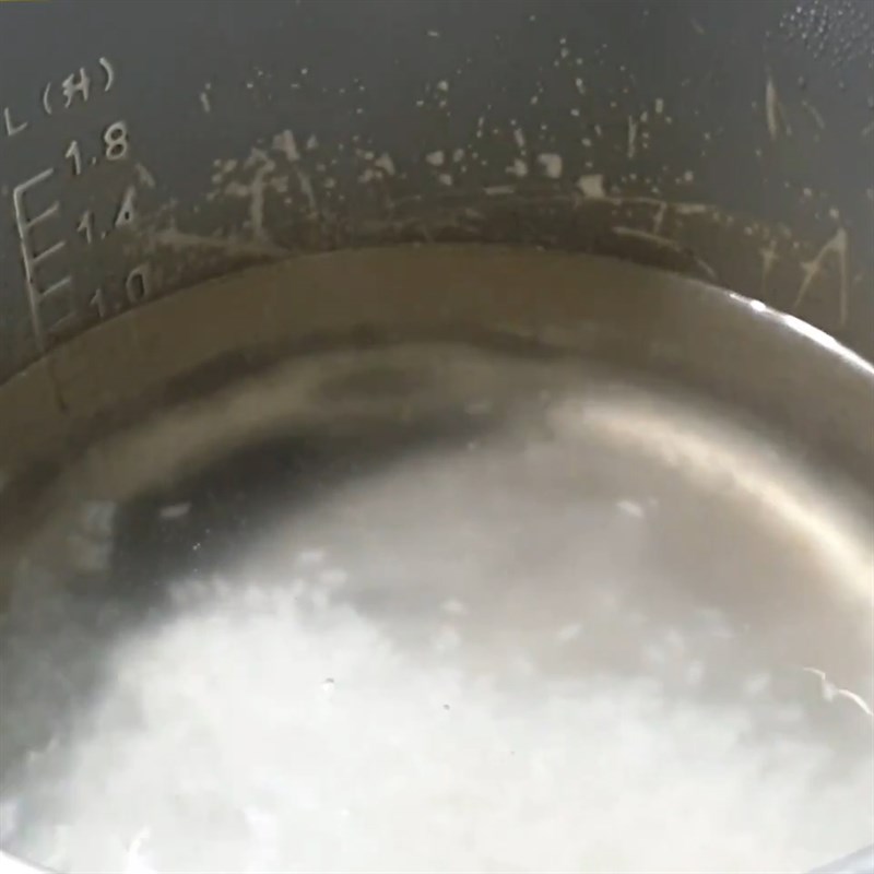 Bước 1 Nấu cháo trắng Cháo thịt bò hạt sen