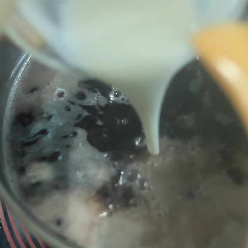 Bước 2 Nấu đậu đen với nước cốt dừa Kem túi đậu đen