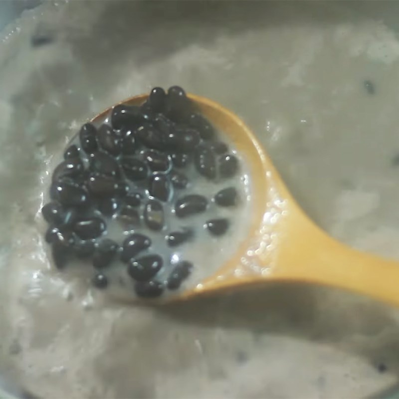 Bước 2 Nấu đậu đen với nước cốt dừa Kem túi đậu đen