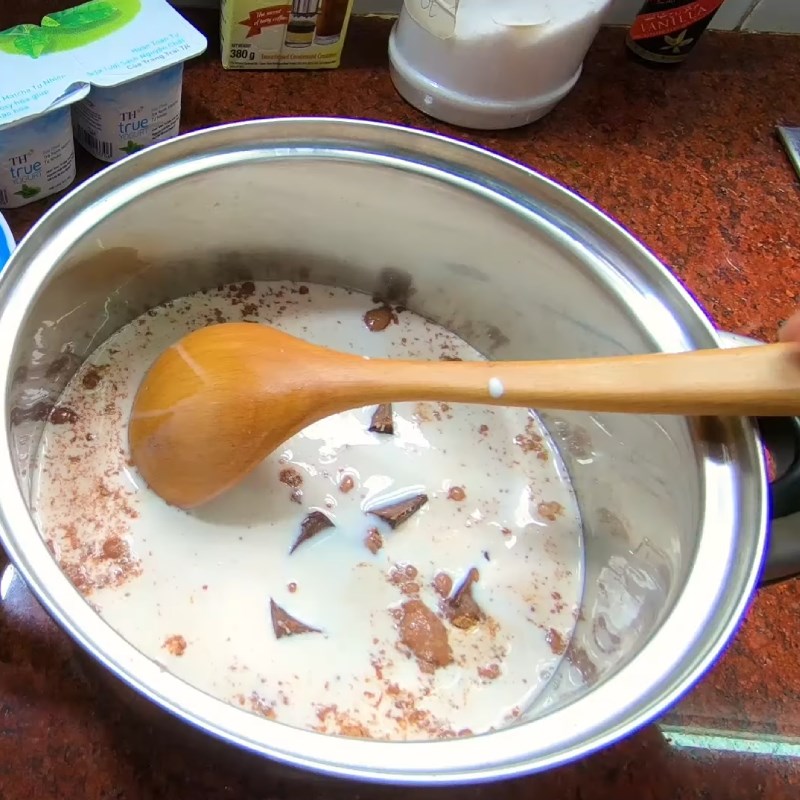 Bước 1 Nấu hỗn hợp socola sữa Kem socola không cần whipping cream (kem sữa tươi)