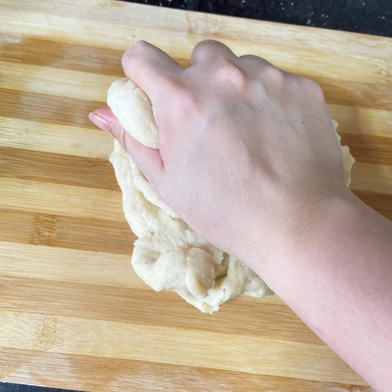 Bước 1 Nhồi bột Bánh bột mì chiên nhân đường