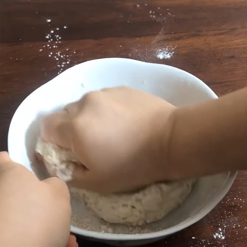 Bước 2 Nhồi và ủ bột Bánh mì đặc ruột bằng nồi chiên không dầu