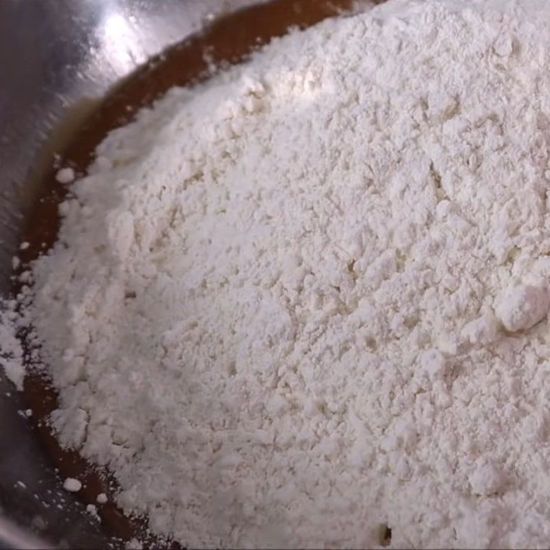 Bước 5 Trộn bột bánh Bánh Trung Thu mè đen trứng muối