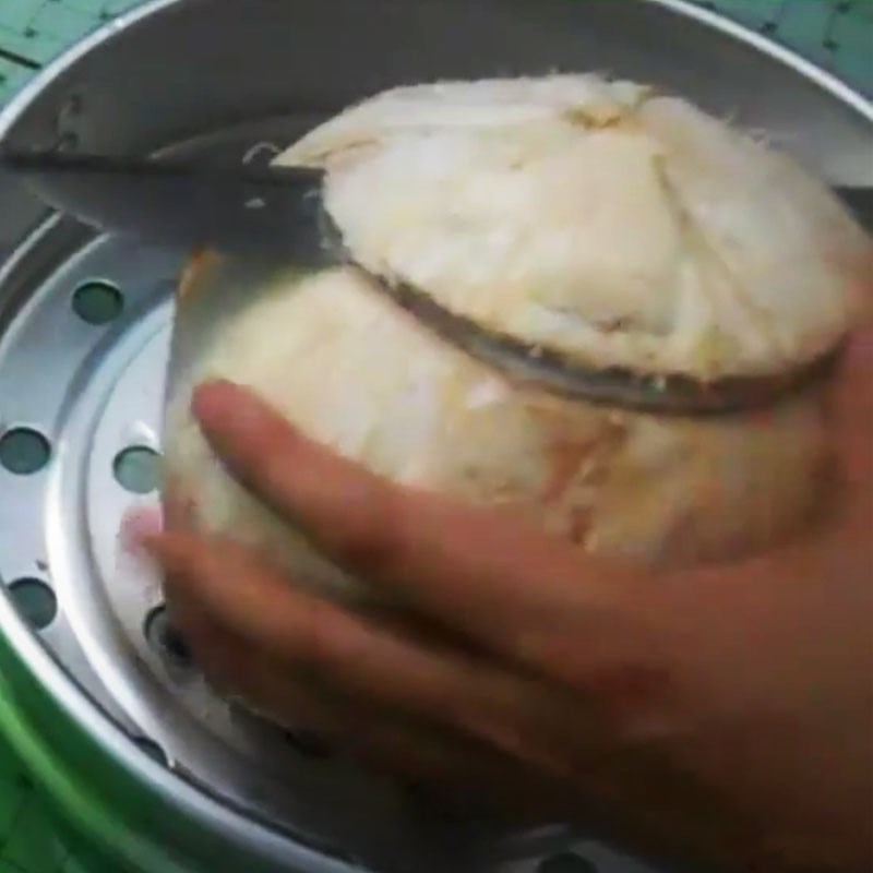 Bước 1 Sơ chế bồ câu Bồ câu hầm trái dừa