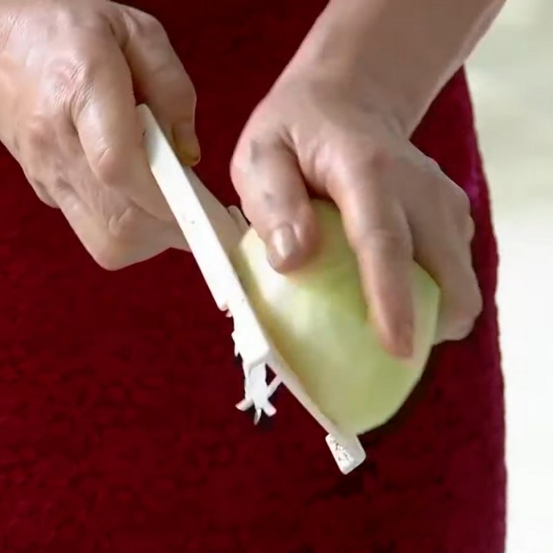Bước 2 Sơ chế các nguyên liệu khác Mực khô xào su hào