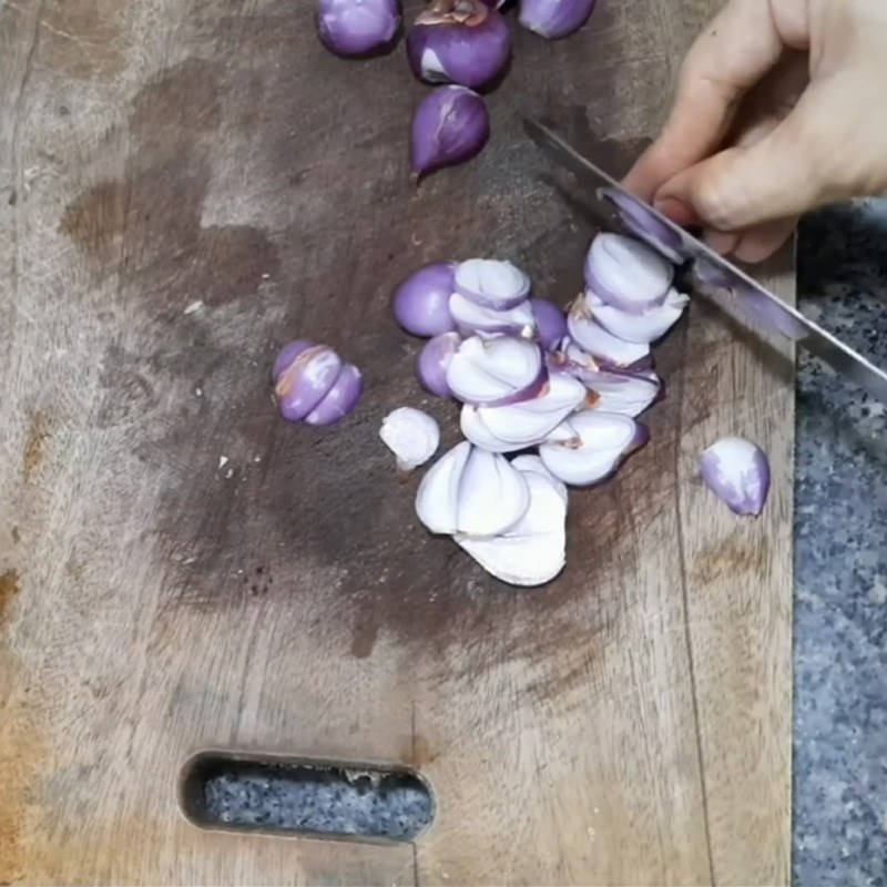 Bước 2 Sơ chế các nguyên liệu khác Cá diêu hồng kho tương hột với nấm