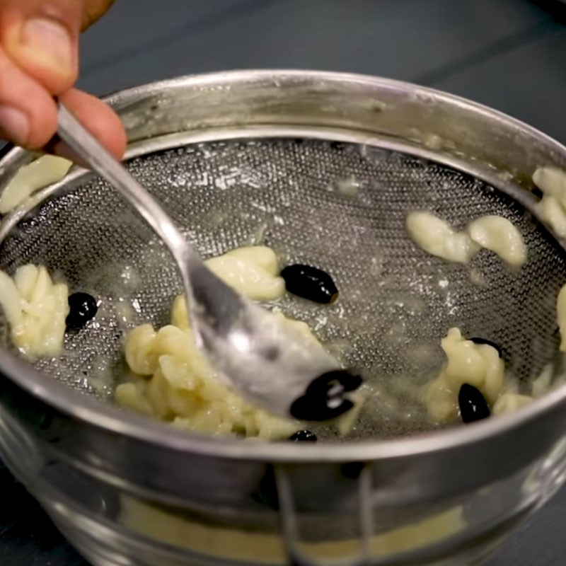 Bước 1 Sơ chế mãng cầu ta Kem mãng cầu ta (quả na)