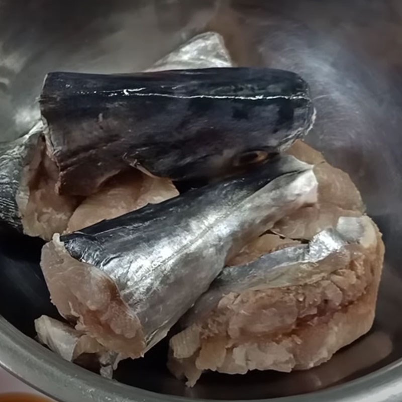 Bước 1 Sơ chế nguyên liệu Canh cá thu nấu ngót