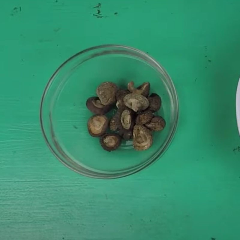 Bước 1 Sơ chế nguyên liệu Bồ câu hầm đậu xanh