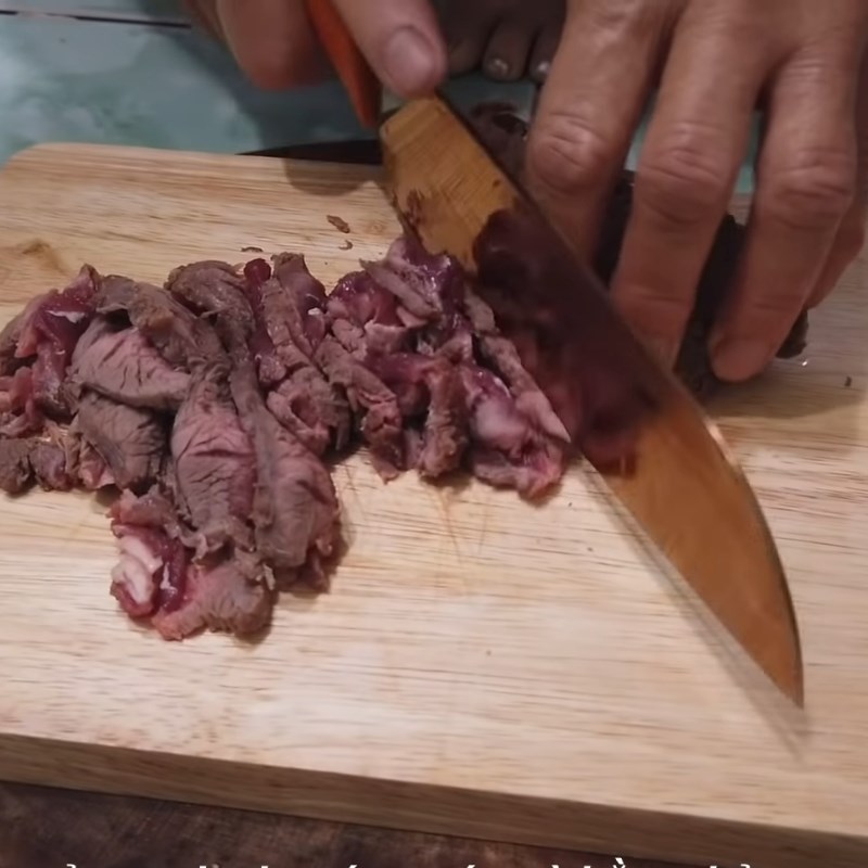 Bước 1 Sơ chế nguyên liệu Thịt trâu cuốn lá lốt nướng