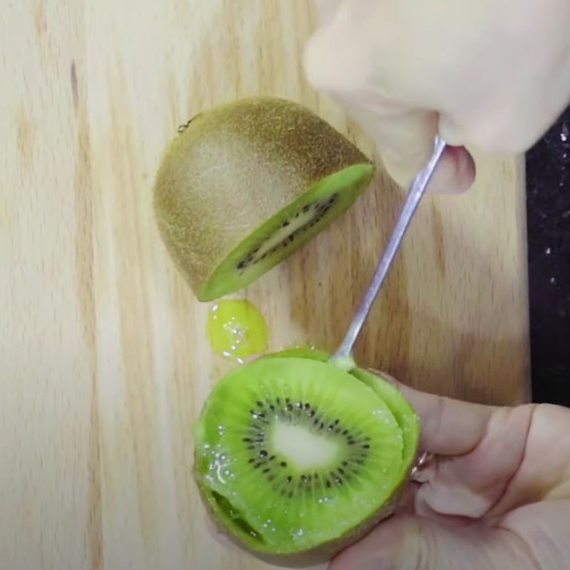 Bước 1 Sơ chế nguyên liệu Trà kiwi chanh dây