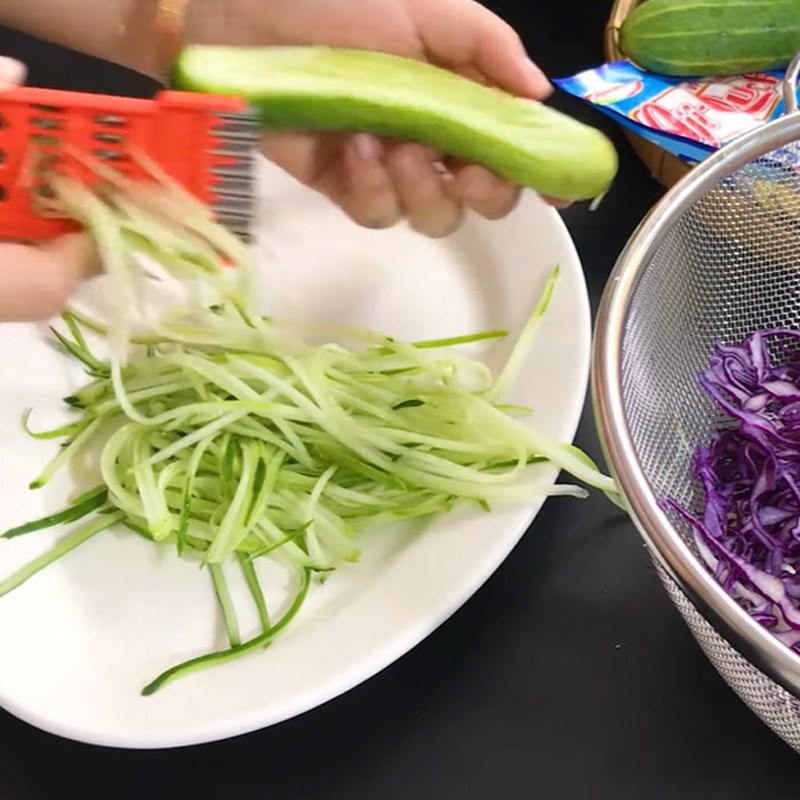 Bước 1 Sơ chế nguyên liệu Sushi thanh cua bắp cải