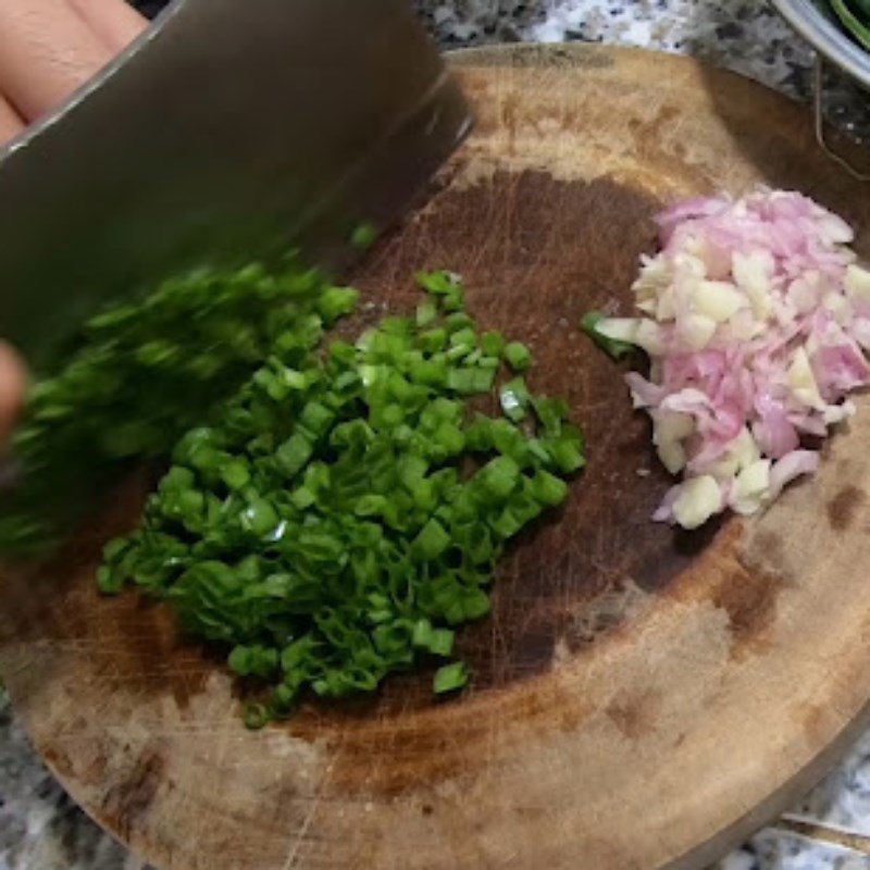 Bước 1 Sơ chế nguyên liệu Thịt kho tàu trứng cút