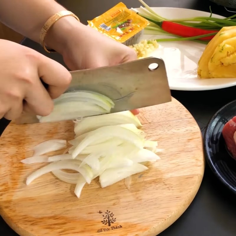 Bước 1 Sơ chế rau củ Bò nhúng me