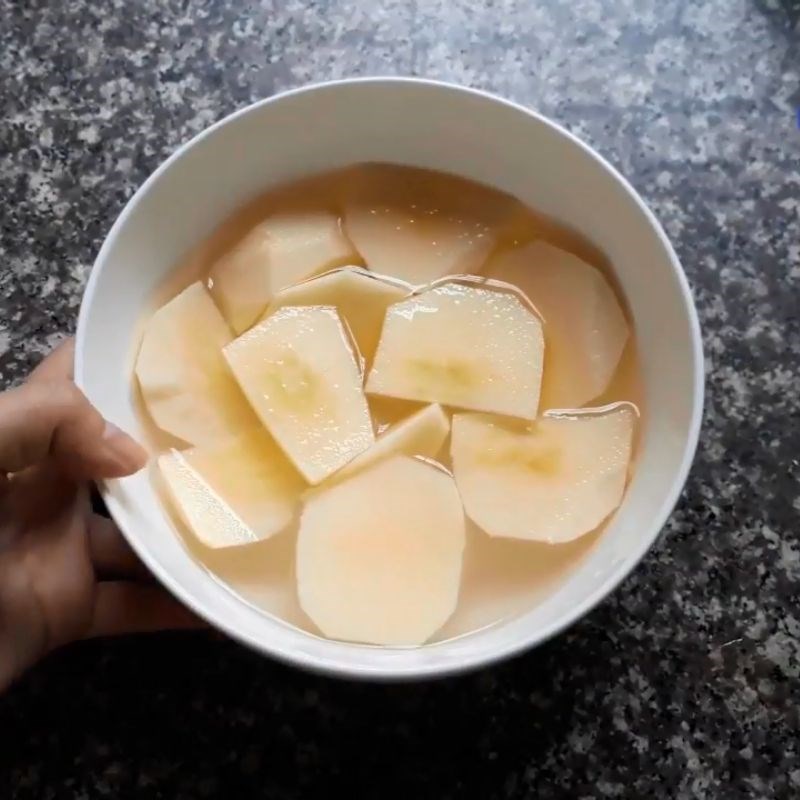 Bước 1 Sơ chế táo Sinh tố táo sữa đặc