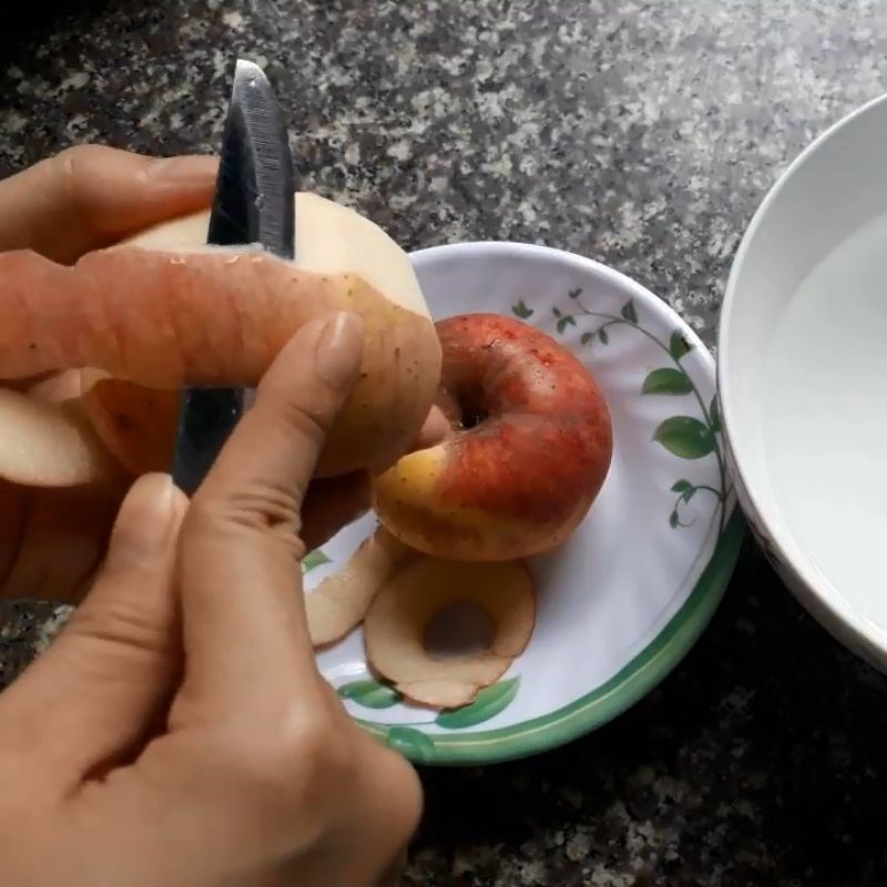 Bước 1 Sơ chế táo Sinh tố táo sữa đặc