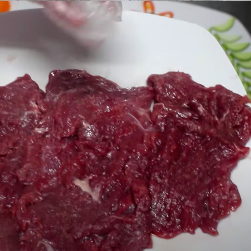 Bước 1 Sơ chế thịt bò Bò sốt tiêu xanh