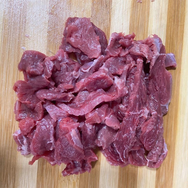 Bước 1 Sơ chế thịt bò Nấm đùi gà xào thịt bò