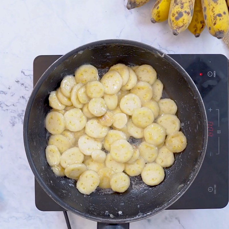 Bước 1 Sơ chế và sên chuối Bánh chuối nướng bằng nồi cơm điện