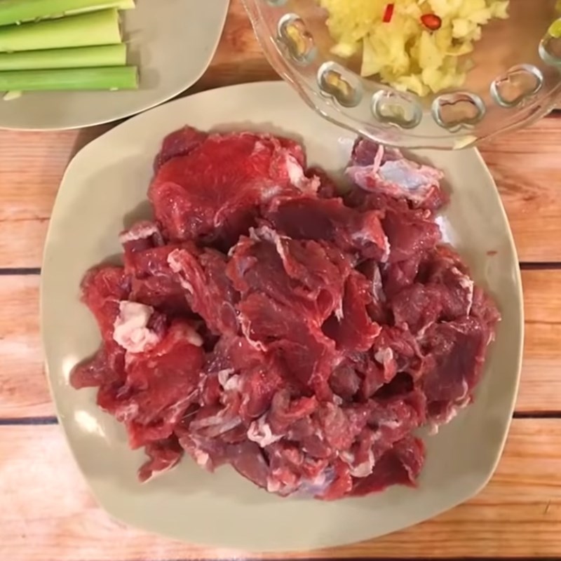 Bước 1 Sơ chế và ướp thịt bò Lẩu bò nhúng dấm (giấm)
