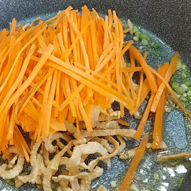 Bước 3 Sơ chế và xào cà rốt Bì chay rau củ